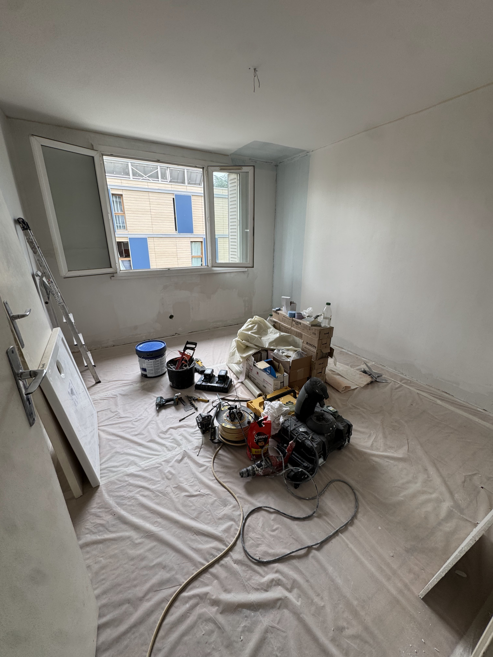 Pièce de l’appartement New York en cours de rénovation