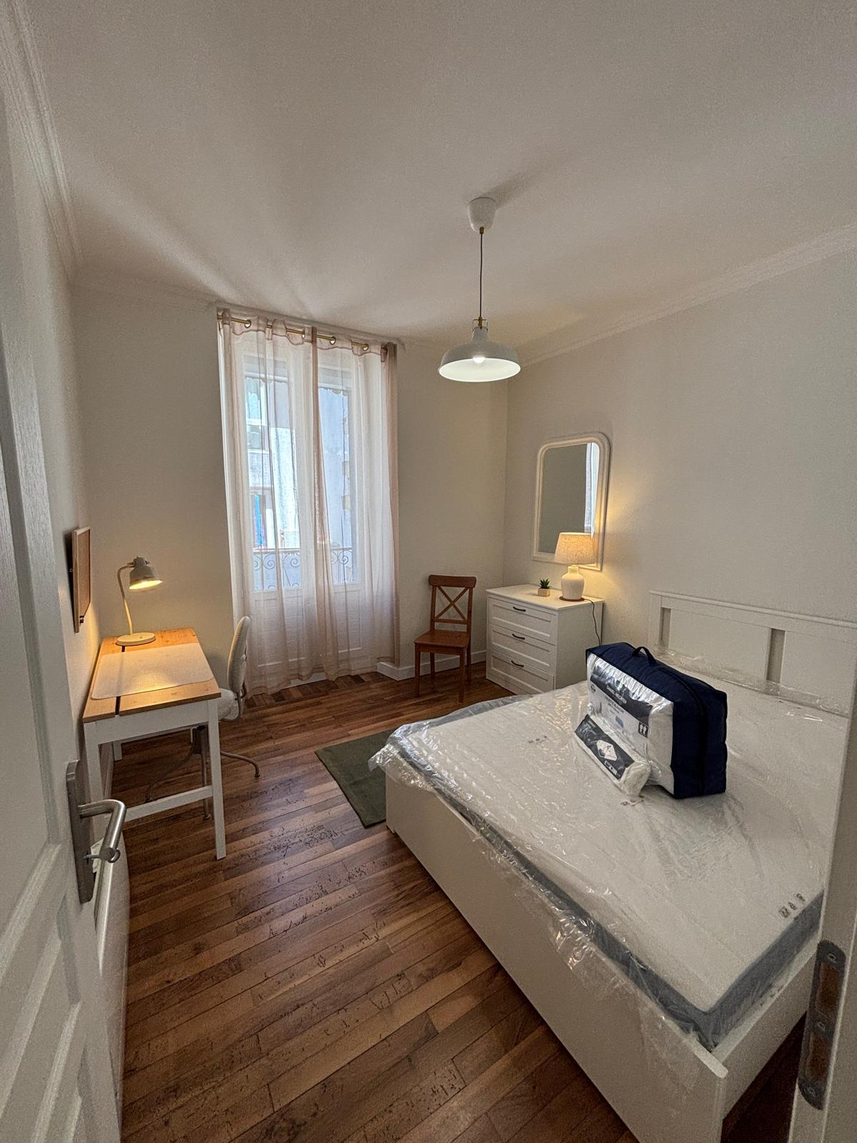 Chambre meublée du Projet des Arts à Grenoble — Beevest